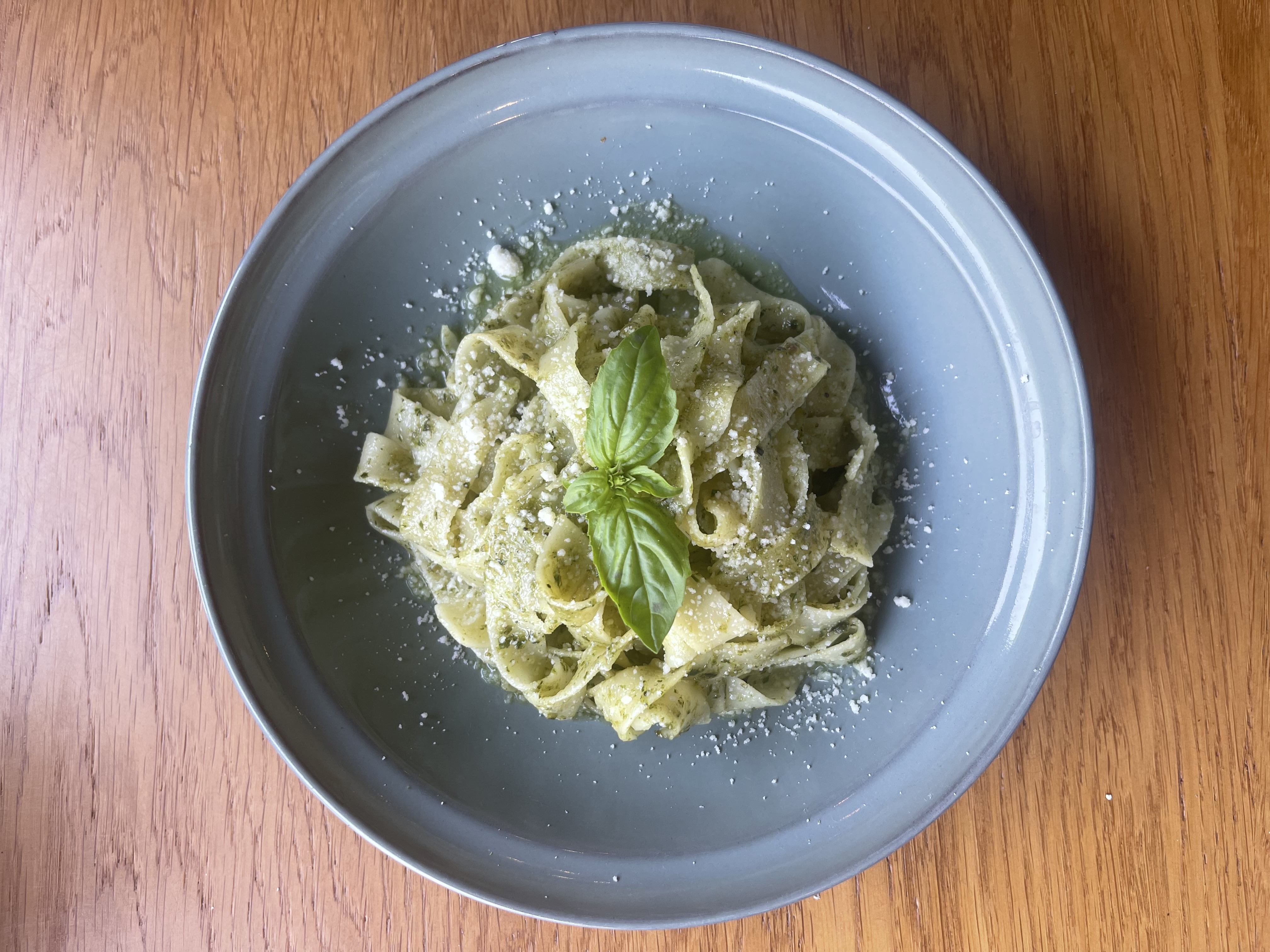 Pesto soslu fettucini